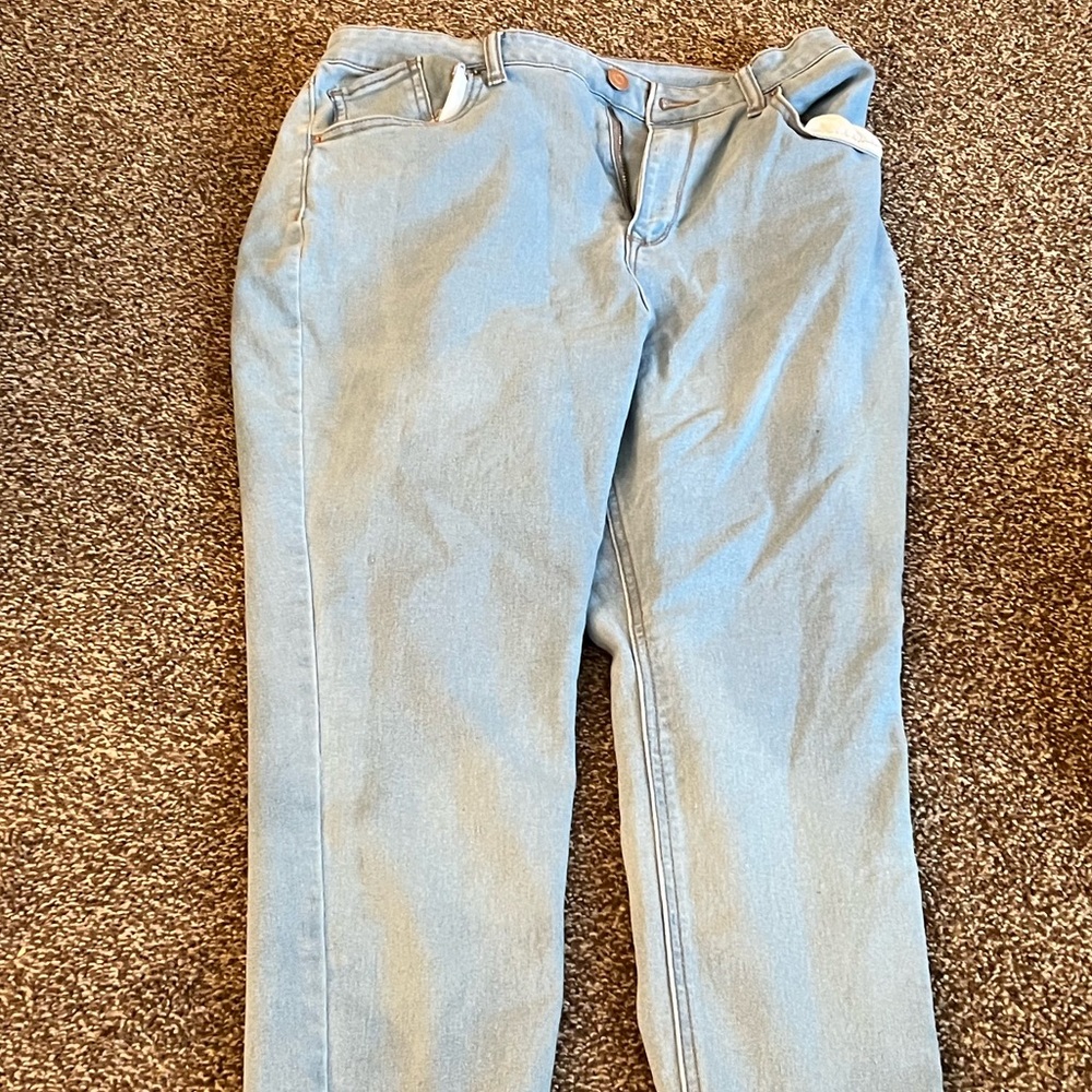 No Boundaries light wash jeans